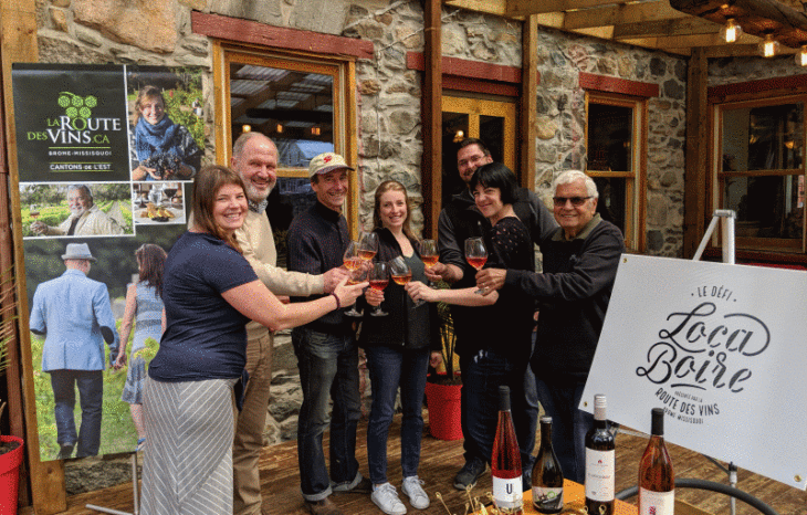 Des restaurateurs ainsi que des producteurs de la région se joignent aux vignerons de La Route des vins pour boire local durant un mois